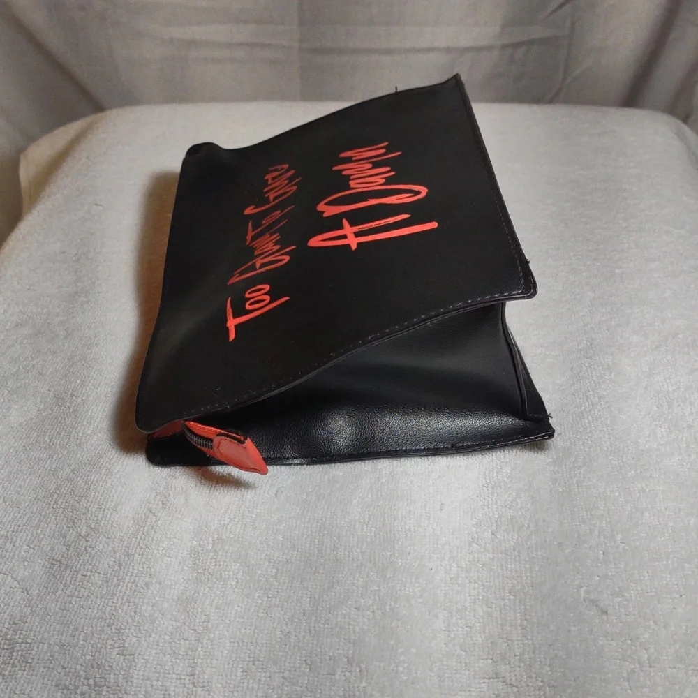NWT Victoria's Secret Travel / Make-up Bag - Black & Red w/Wrist Strap - Picture 5 of 12